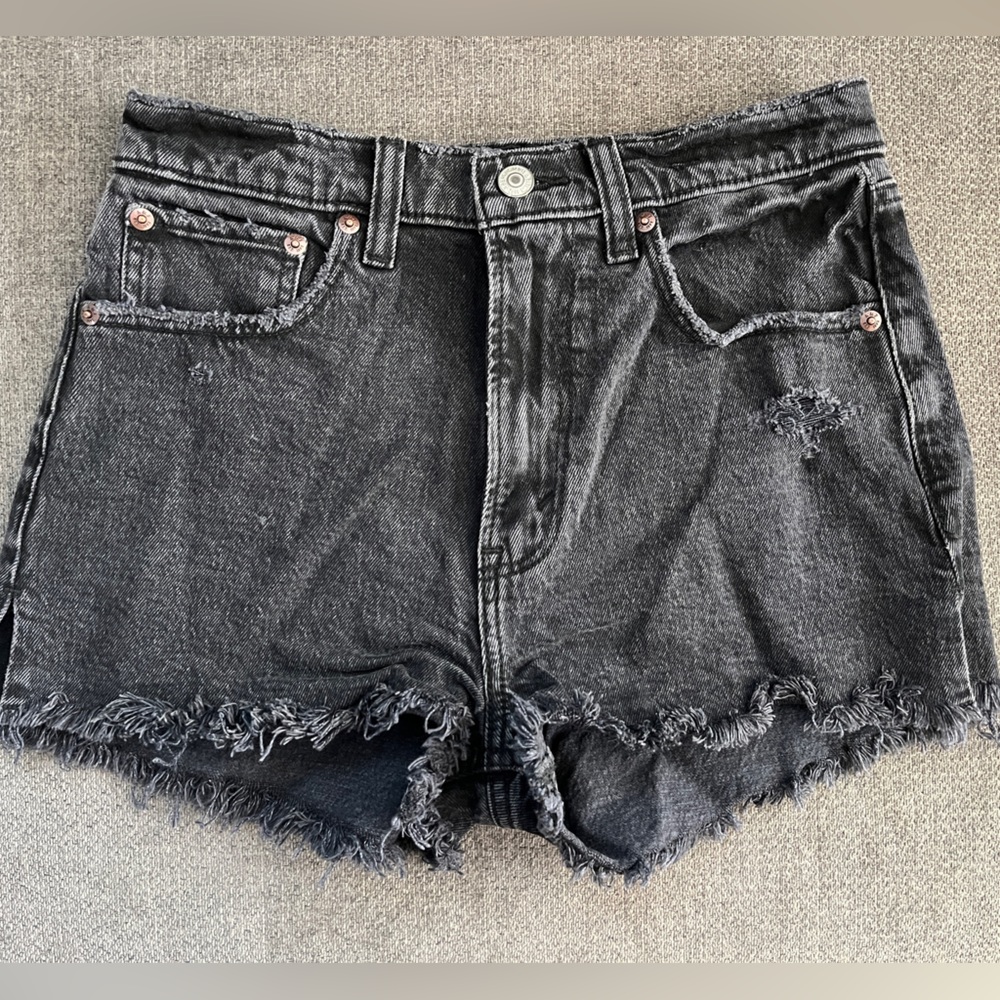 Abercrombie high rise mom short. Size 26